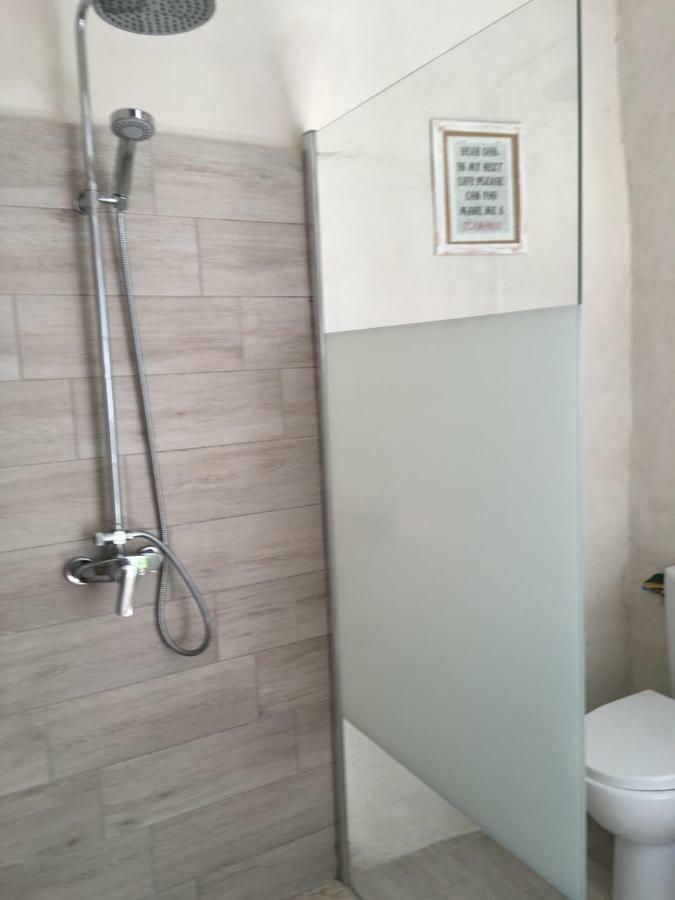 Seb&Laeti Guesthouse Saint-Laurent-d'Aigouze Ngoại thất bức ảnh